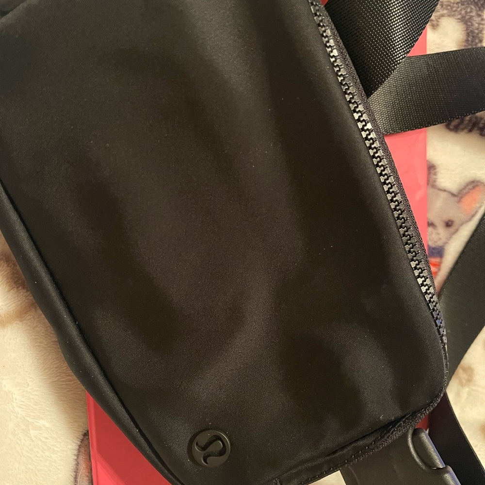 LULU LEMON BELT BAG